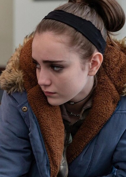 Talia Ryder photo