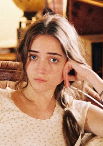 Talia Ryder photo