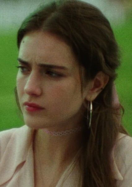 Talia Ryder photo