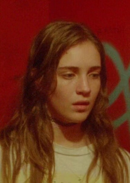 Talia Ryder photo