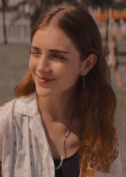 Talia Ryder photo