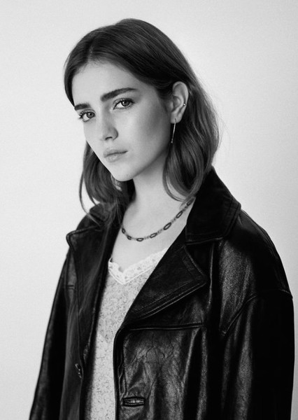 Talia Ryder photo