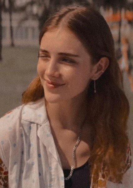 Talia Ryder photo