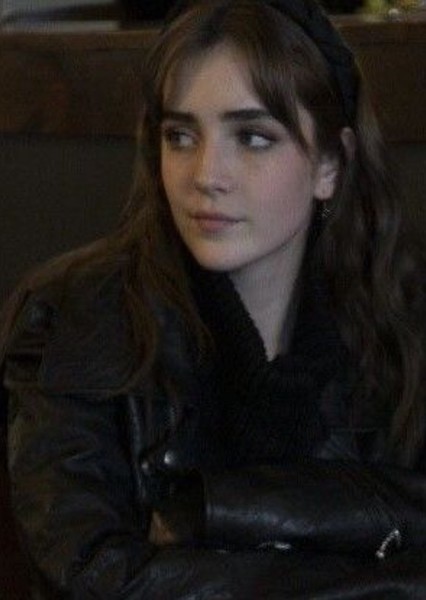 Talia Ryder photo