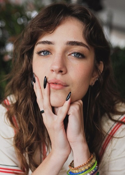 Talia Ryder photo
