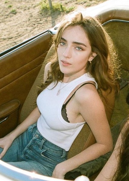 Talia Ryder photo
