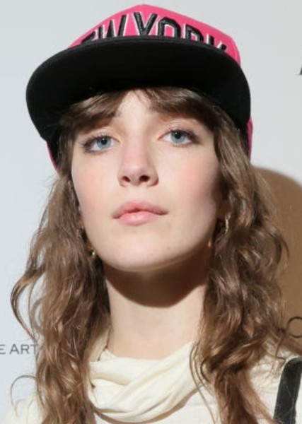 Talia Ryder photo