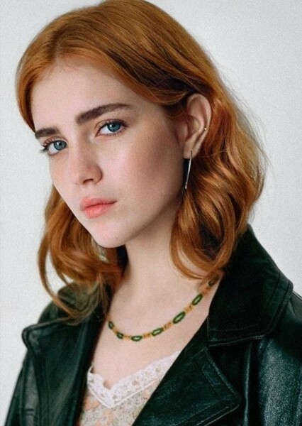 Talia Ryder photo