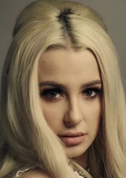 Tana Mongeau photo
