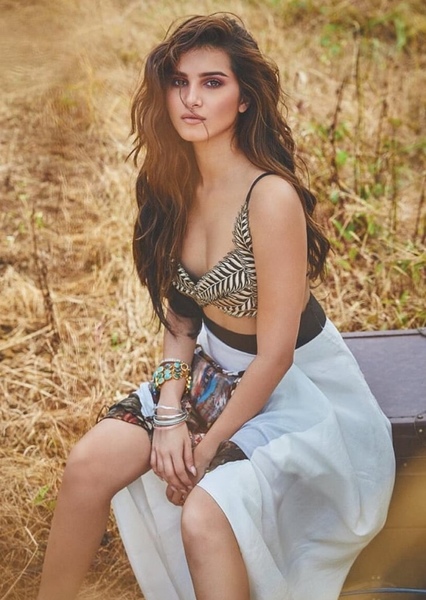 Tara Sutaria photo