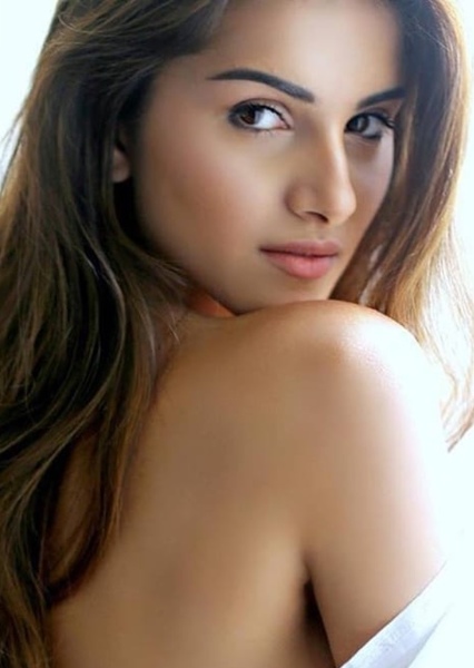 Tara Sutaria photo