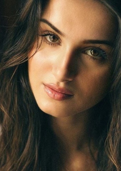 Tara Sutaria photo