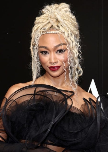 Tati Gabrielle photo