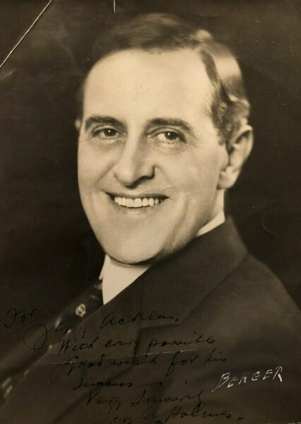 Taylor Holmes photo