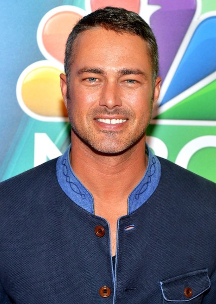 Taylor Kinney photo
