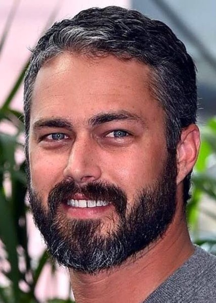 Taylor Kinney photo