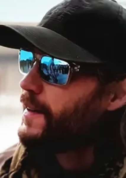 TAYLOR KITSCH (TIM RIGGINS) photo