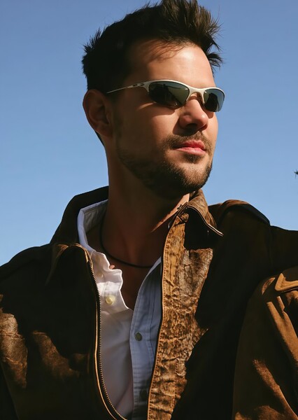 Taylor Lautner photo