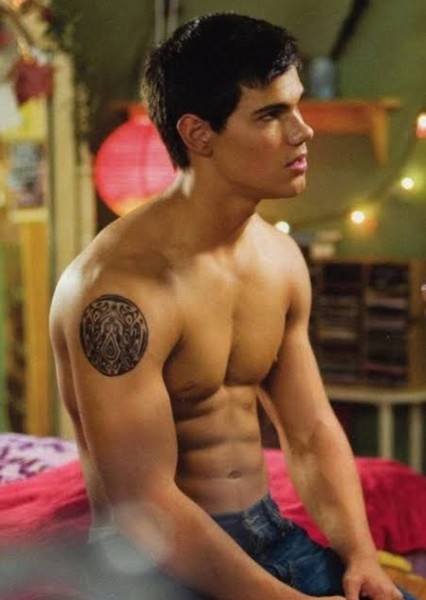 Taylor Lautner photo