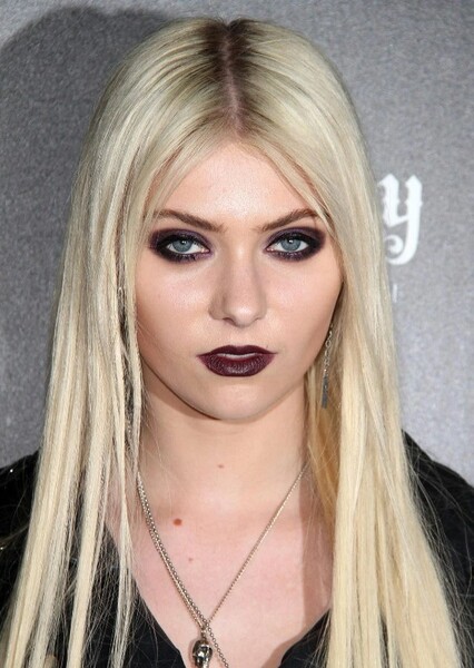Taylor Momsen photo