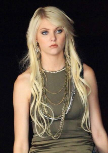 Taylor Momsen photo