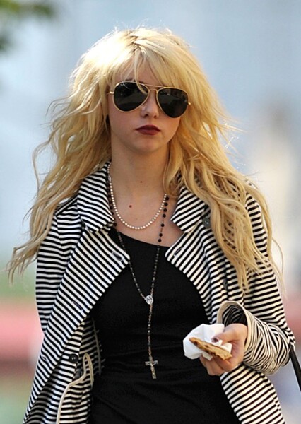 Taylor Momsen photo