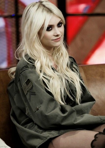Taylor Momsen photo