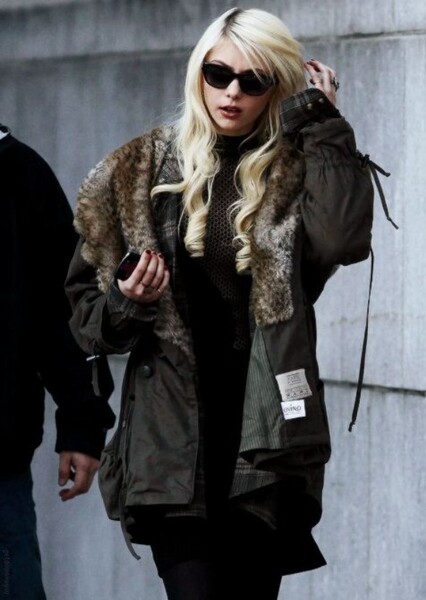 Taylor Momsen photo