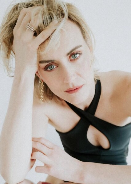 Taylor Schilling photo