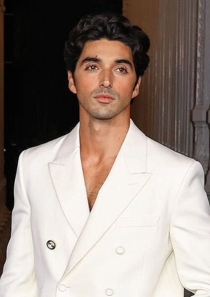 Taylor Zakhar Perez photo