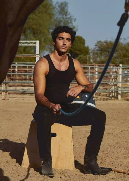 Taylor Zakhar Perez photo