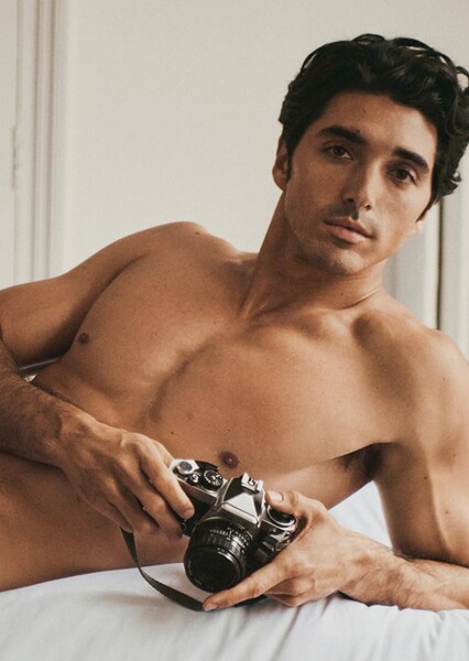 Taylor Zakhar Perez photo
