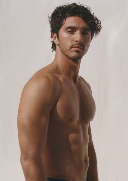 Taylor Zakhar Perez photo