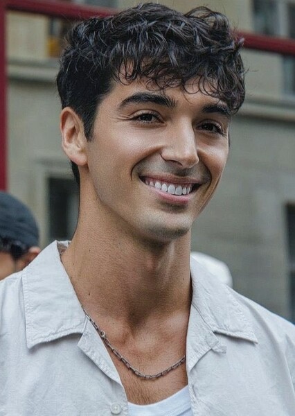 Taylor Zakhar Perez photo