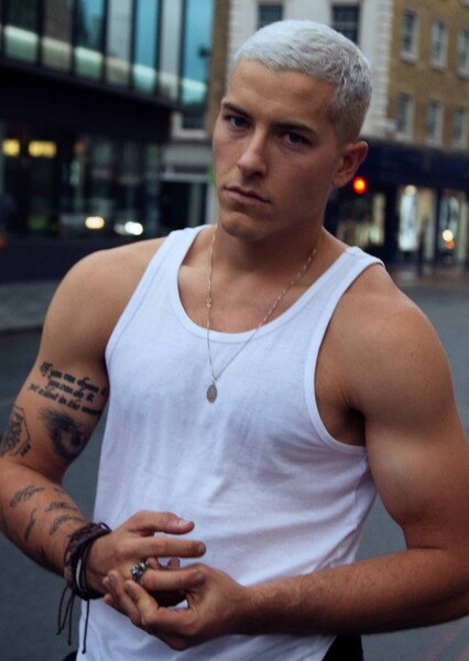 Taz Skylar photo
