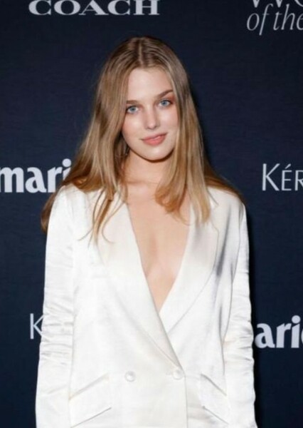 Teagan Croft photo