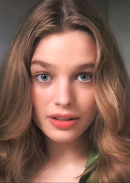 Teagan Croft photo