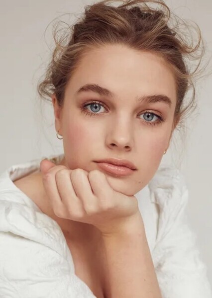 Teagan Croft photo