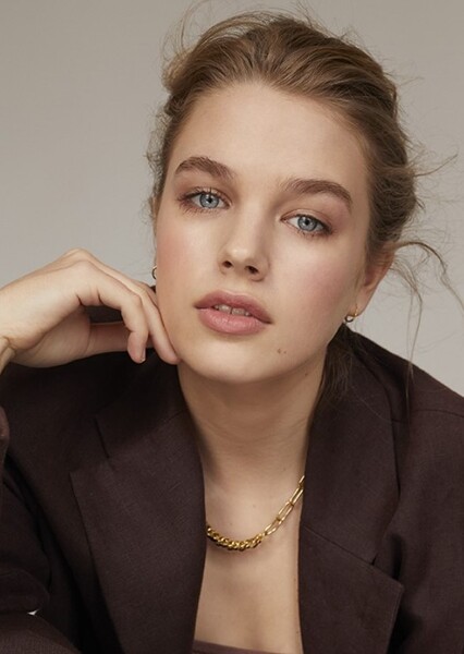 Teagan Croft photo