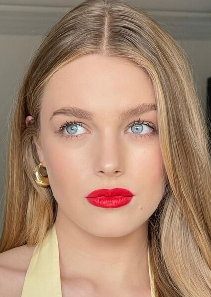Teagan Croft photo