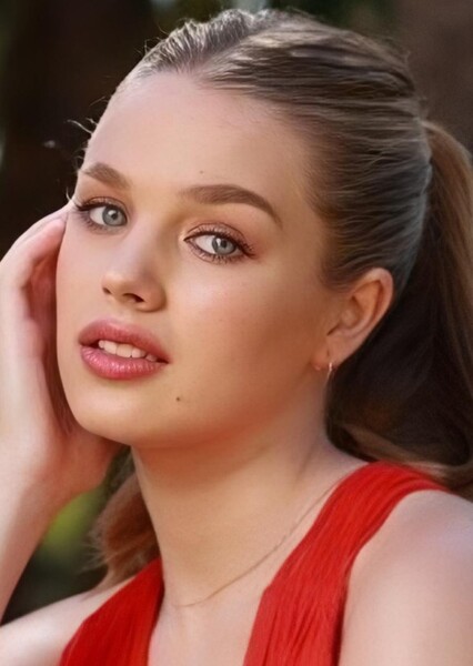 Teagan Croft photo