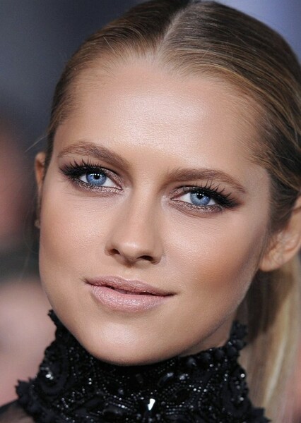 Teresa Palmer photo
