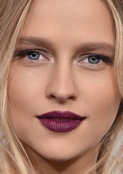 Teresa Palmer photo