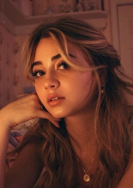 Tess Holloway