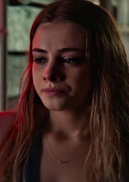 Tessa Young photo