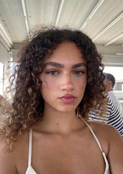 Thalia Elansari