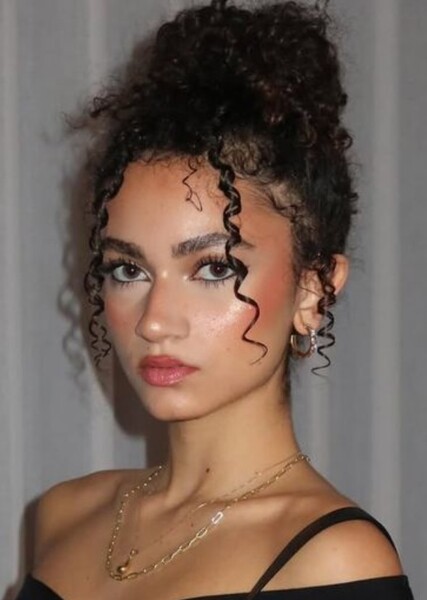 Thalia Elansari