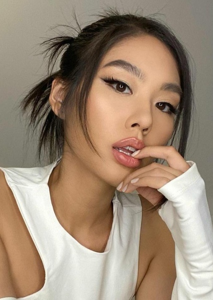 Thao Nhi Le photo