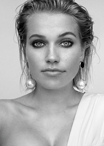 Thea Sofie Loch Næss photo