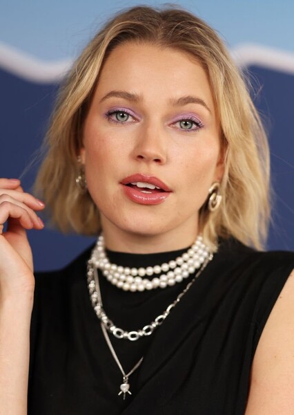 Thea Sofie Loch Naess photo